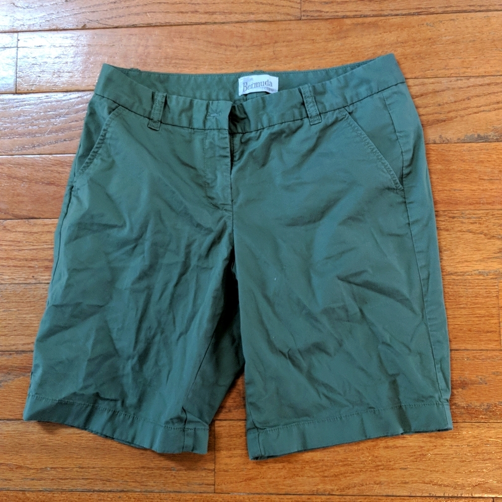 $5 w/bundle J.Crew Green Bermuda Shorts Sz 4